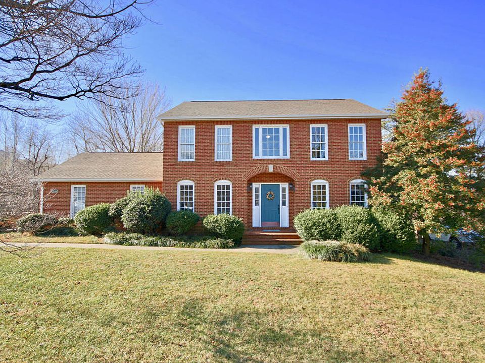 1st image of 229 Applewood Dr