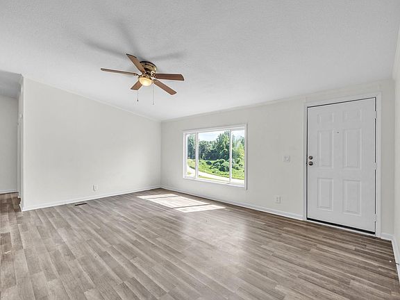 4th image of 112 Homes Pond Ln