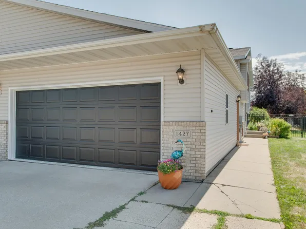 1427 Suntree Dr, West Fargo, ND 58078