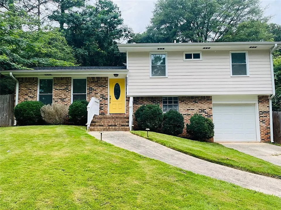 2237 Scotty Cir