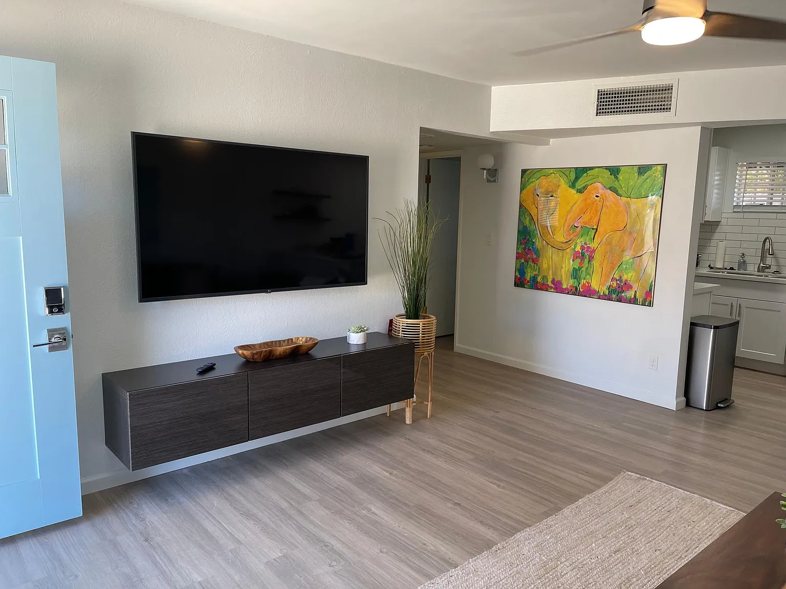 3944 E Earll Dr — Photo 3