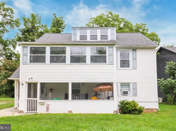 7 Grubbs Landing Rd, Claymont, DE 19703