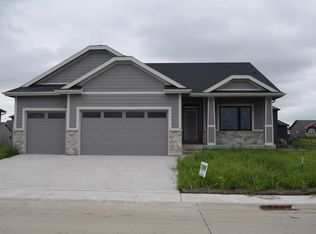 1177 Kierland Ave, West Des Moines, IA 50266