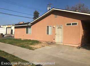 703 K St APT C, Bakersfield, CA 93304