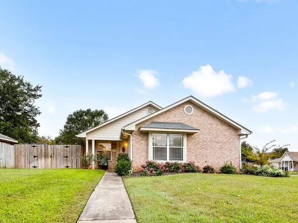 58 Green Oak Cir, Nash, TX 75569