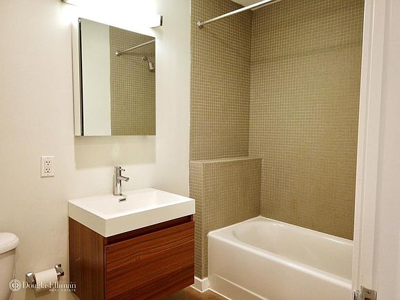 5th image of 4857 Broadway APT 2A