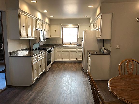 5th image of 43351 Hillcrest Dr