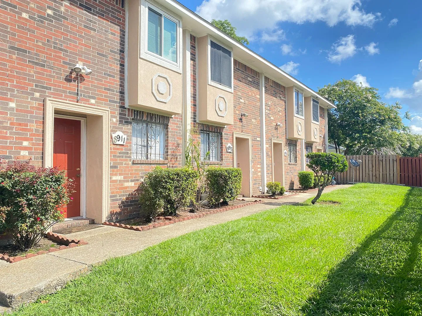 2 bedroom 2 bath town home in a gated community — Photo 1