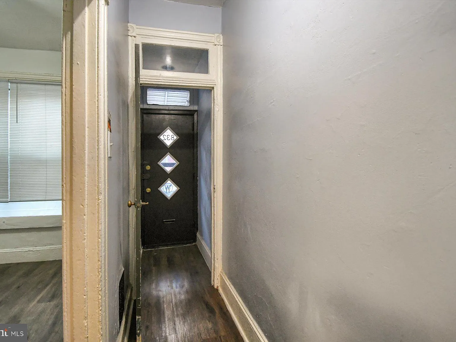 2 bed, 1.5 bath, 868 sqft, $1,300 — Photo 2