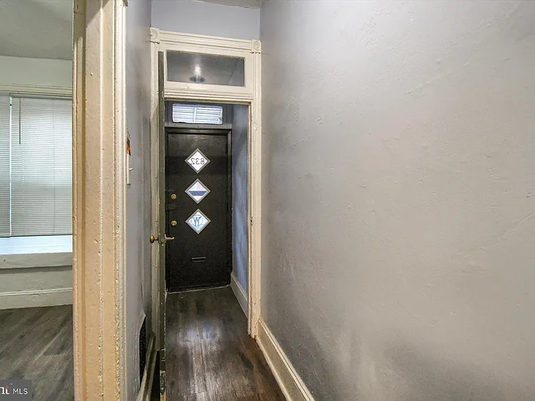 832 N Hutton St — Photo 2