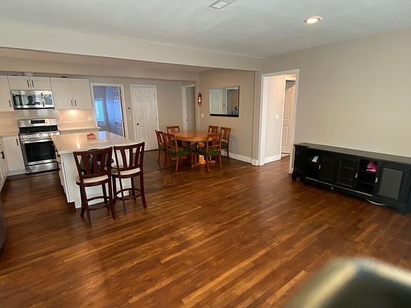 4th image of 13497 Tolton Ave