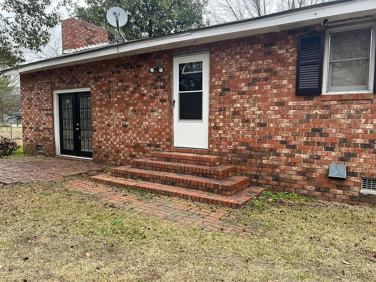 Building Photo - 730 Boulevard Rd