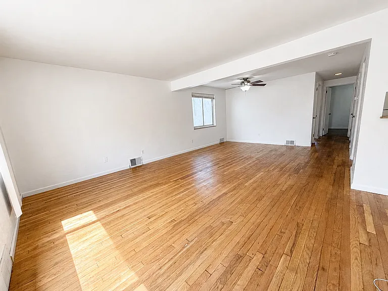 150 Sceneridge Ave #1 — Photo 3