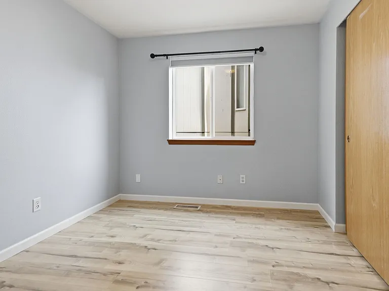 894 SE 71st Ave — Photo 15