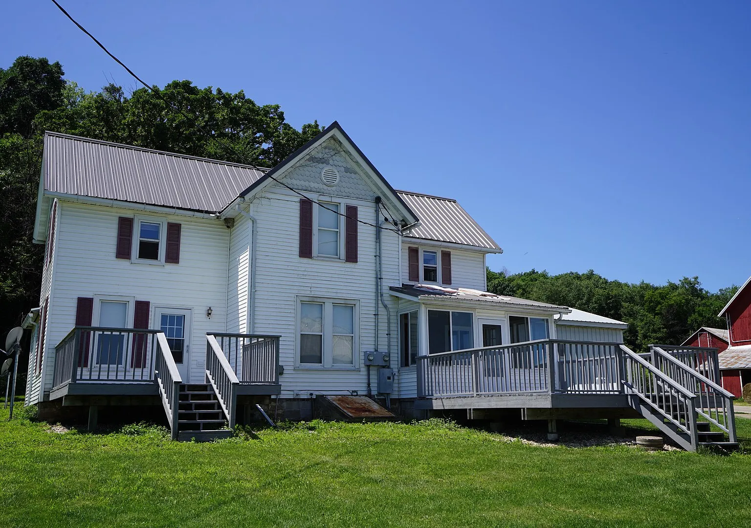 Large sunny Country Home by Sauk City — Photo 1