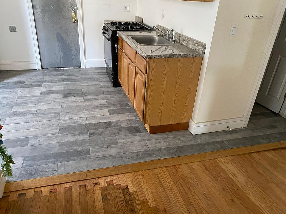 1st image of 16 Mount Carmel Pl #2
