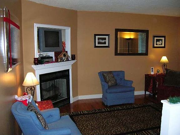 3rd image of 4030 Brookcrest Dr NE