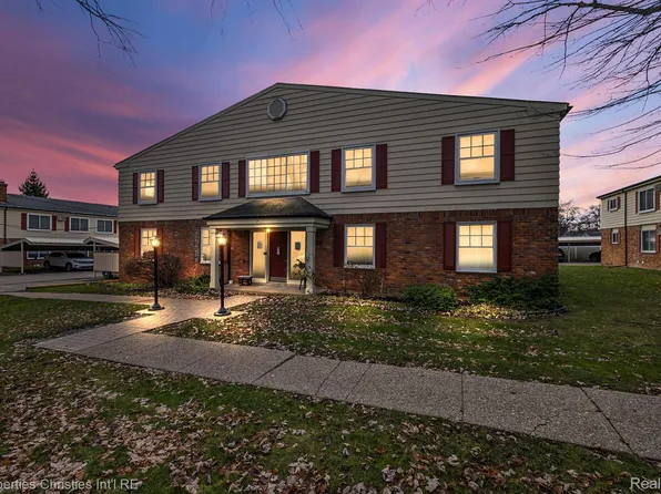 791 W Maple Rd, Clawson, MI 48017
