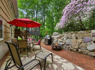 3 Holiday Dr, Morris Plains, NJ
