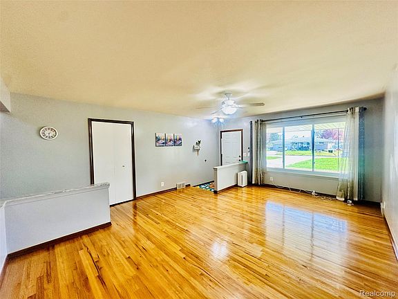 4th image of 26321 Burg Rd