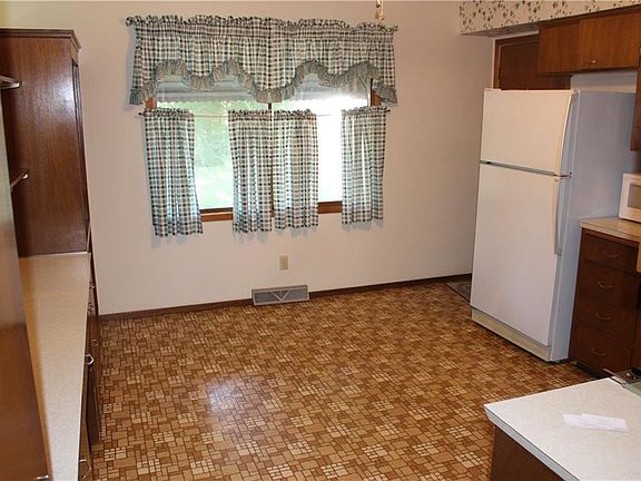 3rd image of 514 Jewel Dr