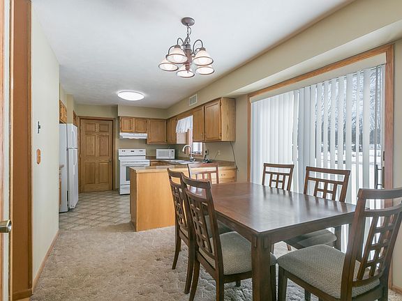 5th image of 1503 Royal Oaks Dr