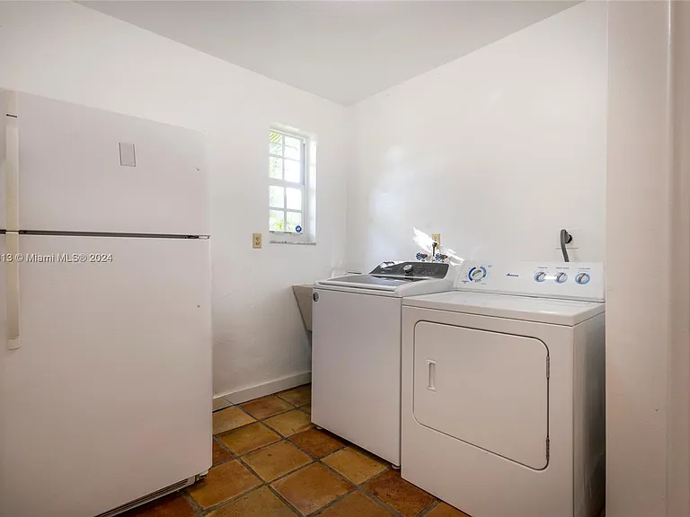 10130 SW 70th Ave — Photo 49