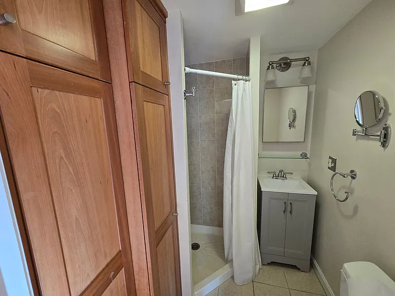 314 W 4th St #3 — Photo 4