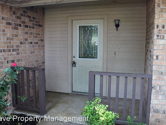 5th image of 1105 Stratford Cv