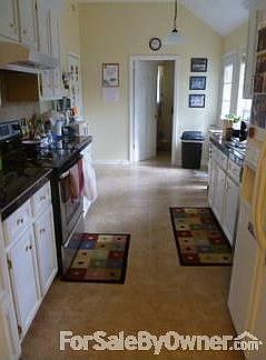 Kitcken : new appliances installed.