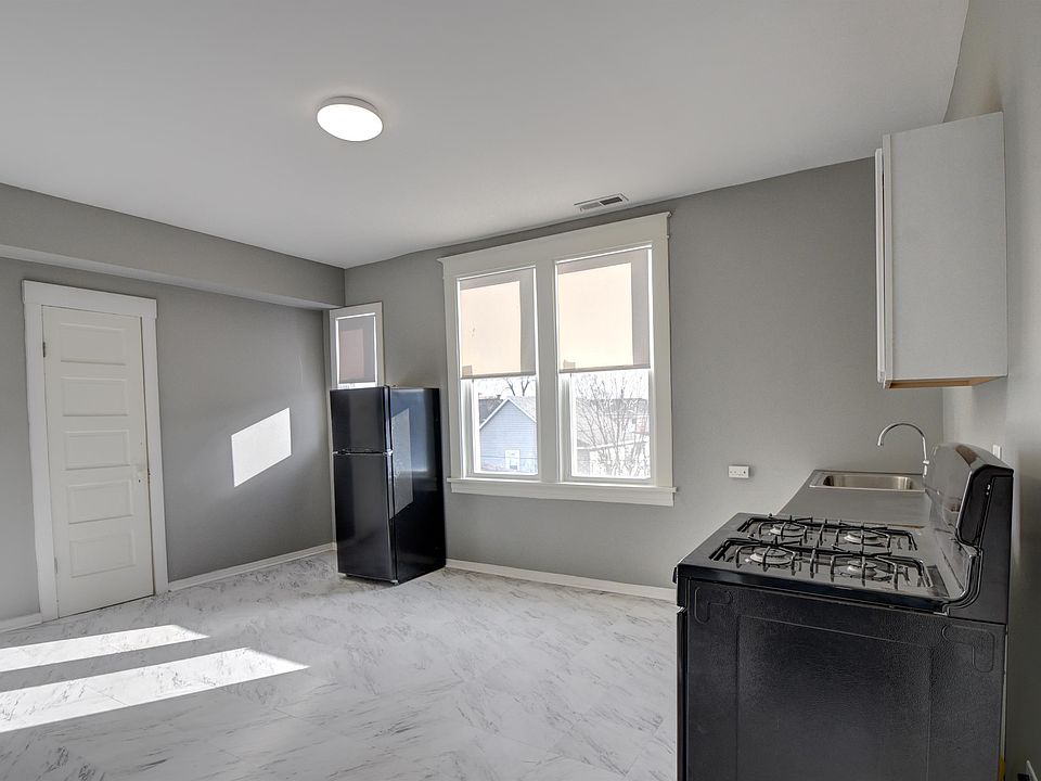 1st image of 3821 Deodar St #4