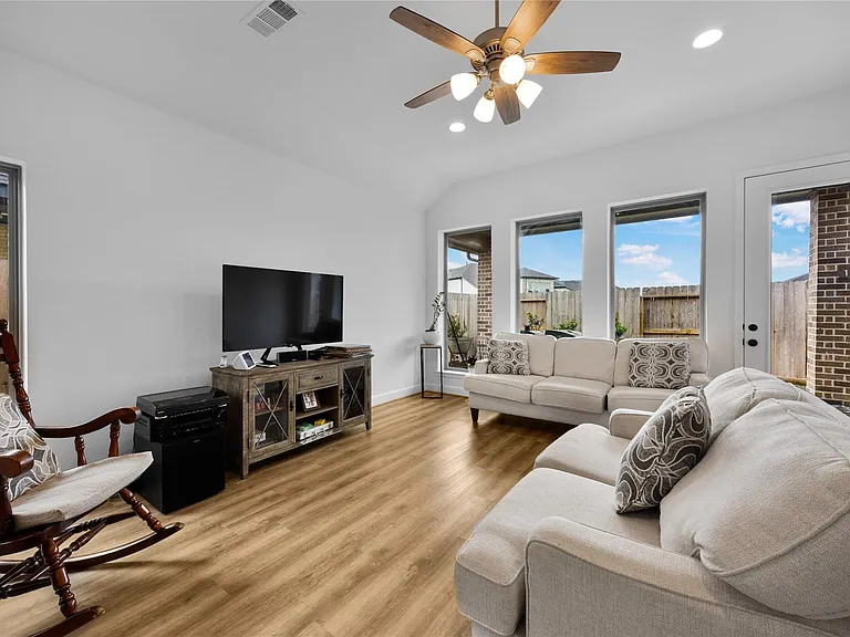 31243 Riley Heights Dr — Photo 15