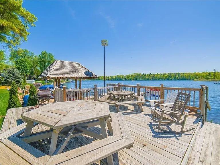 1349 Beach Dr — Photo 22