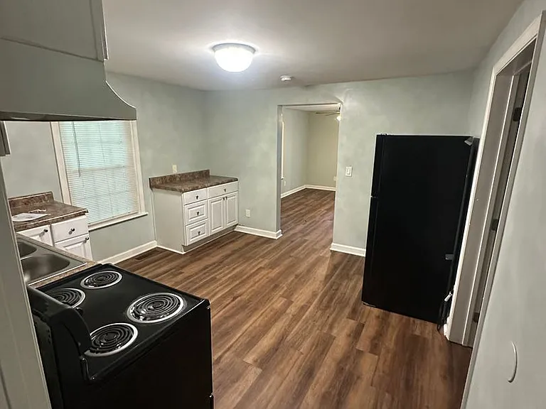 214 Walter St — Photo 10