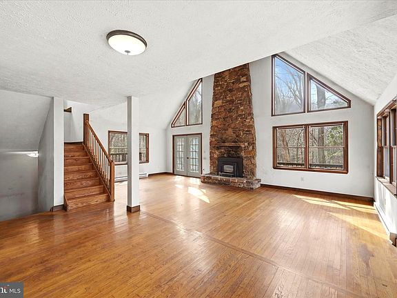 5th image of 128 Charmwood Ln