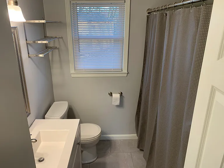 141 Laurel Ct — Photo 10