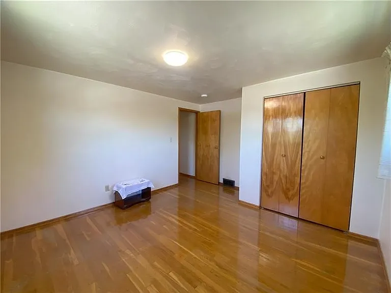 439 Crestview Dr — Photo 36