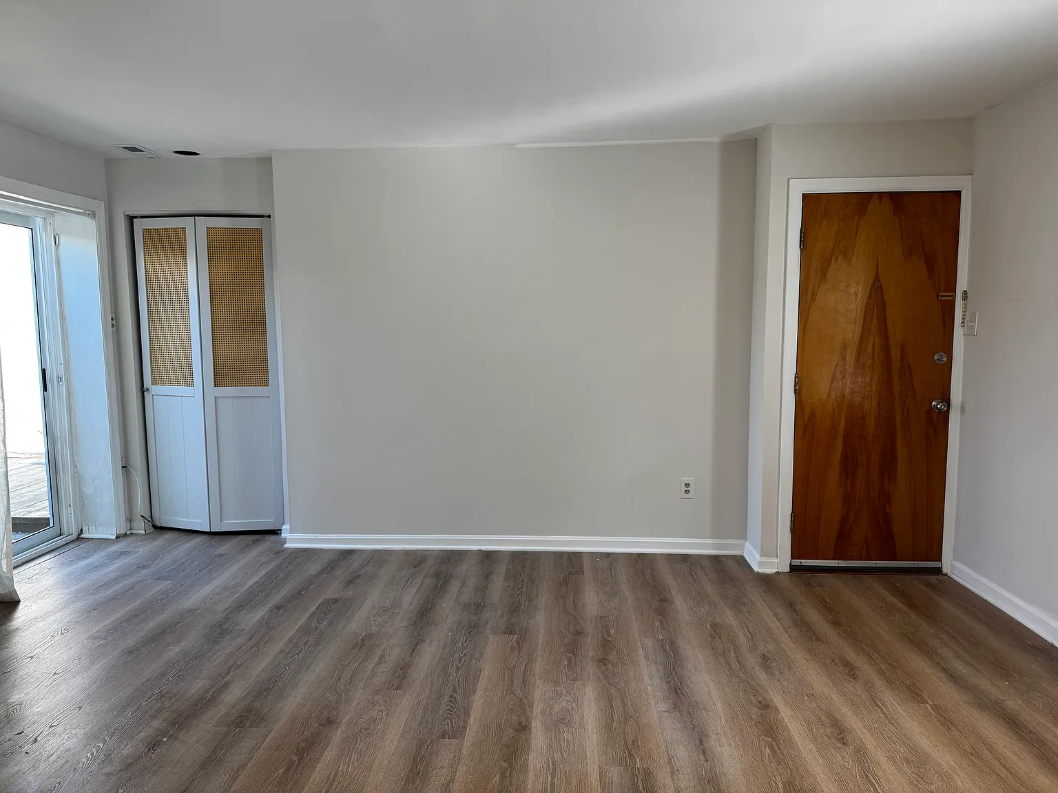 2 bed, 714 sqft, $1,600 — Photo 4