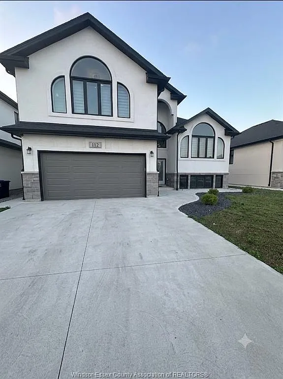 3 bed, $2,800 — Photo 1