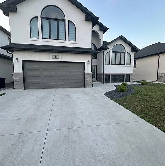 112 Kingsbridge Dr #UPPER — Photo 1
