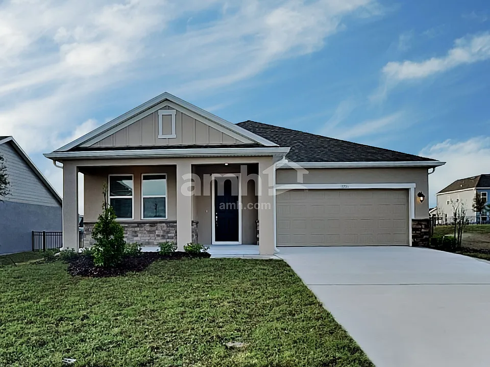 3735 Center Cove Ln