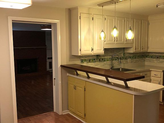 Eat In Kitchen with Bar