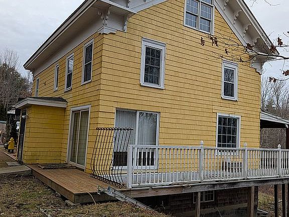3rd image of 32 E Main St