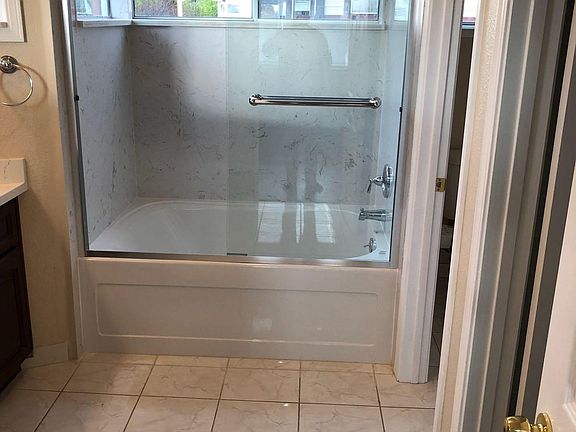 3rd image of 2315 Highgate Dr