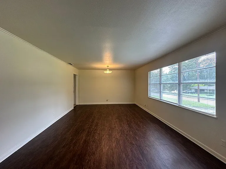 2725 Tanglewood Dr — Photo 3