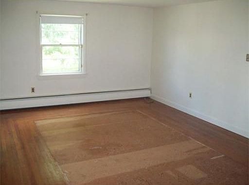 4th image of 386 Hilldale Ave