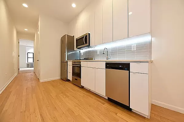 Rented by Buchbinder & Warren | media 28