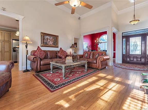 4th image of 4009 High Cliff Ct