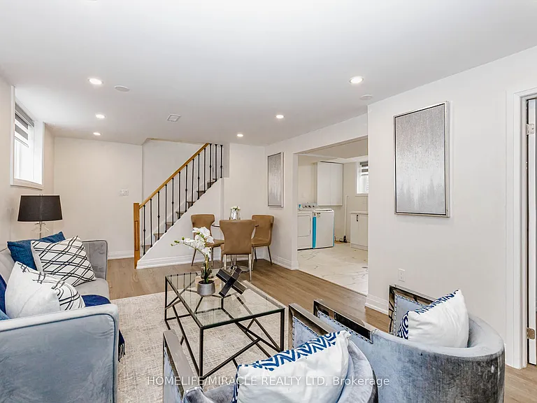 563 Taplow Cres — Photo 33
