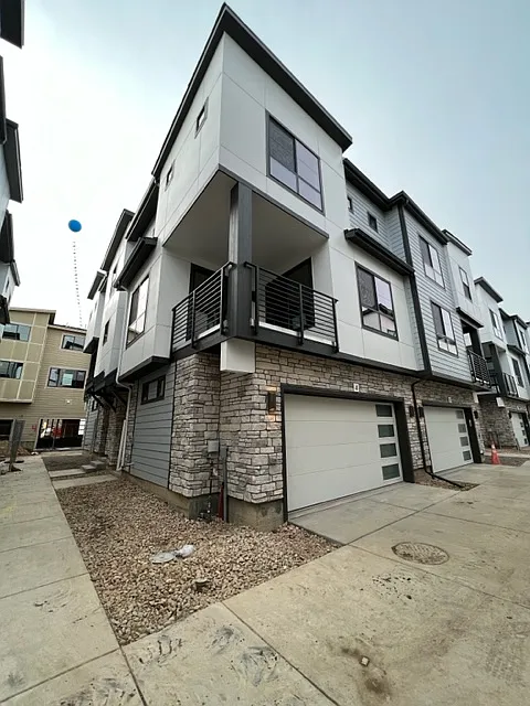 2004 S Holly St #4